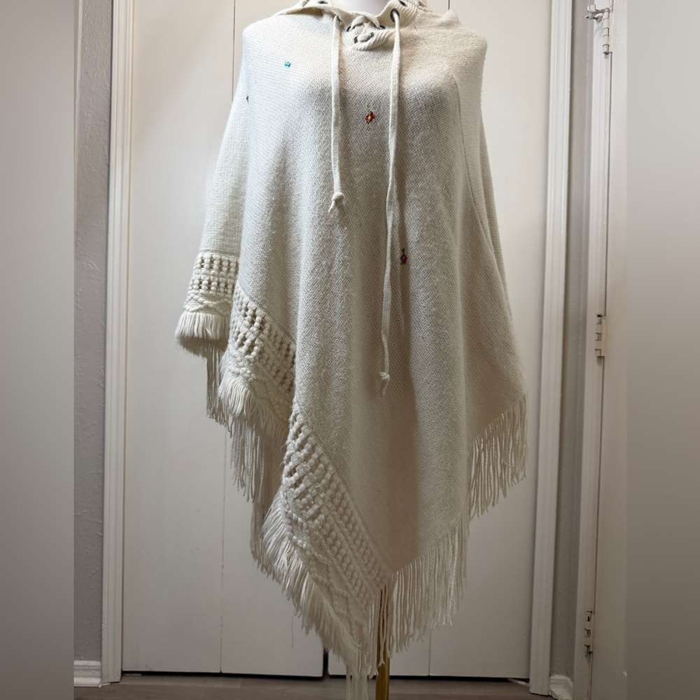 Max Edition Cream Knit Poncho with Fringe - Picture 3 of 8